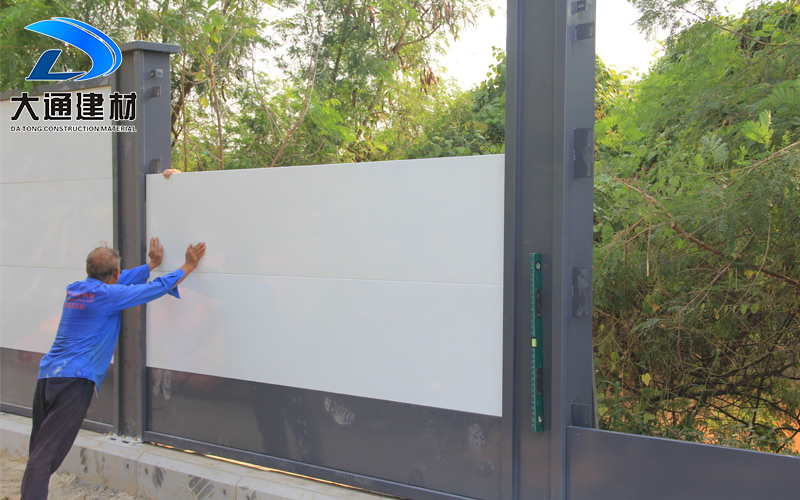 圍擋安裝基礎水泥塊，深圳大通建材圍擋生產(chǎn)廠家